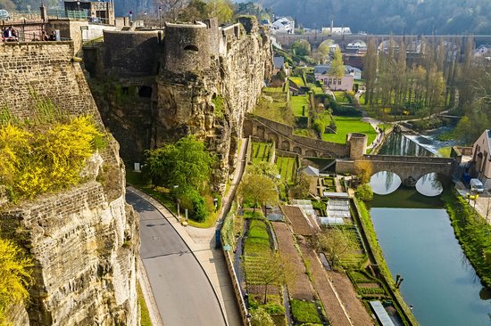 S'enfoncer dans les Casemates du Bock
