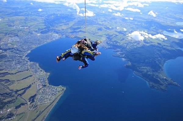 Faire du saut en parachute à Taupo ou Abel Tasman         