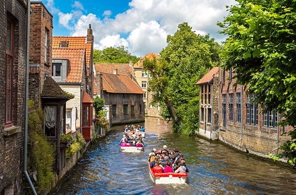Naviguer sur les canaux de Bruges
