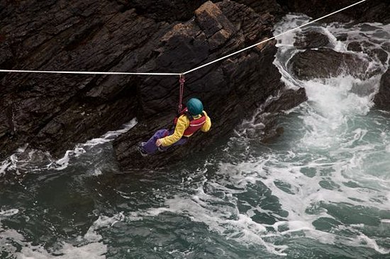 Essayer le coasteering en Irlande
