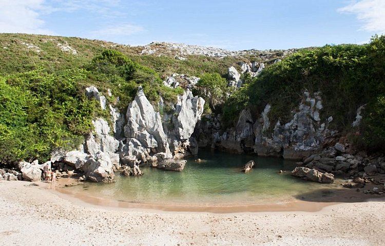La plage de Gulpiyuri