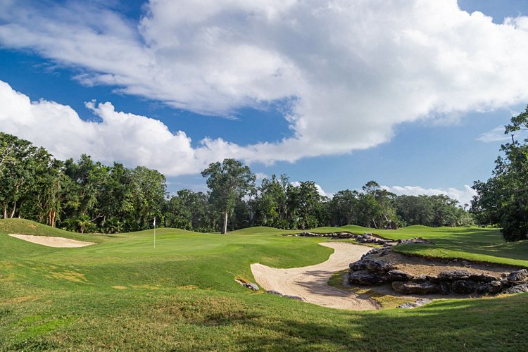 Faire une partie de golf sur la Riviera Maya
 3