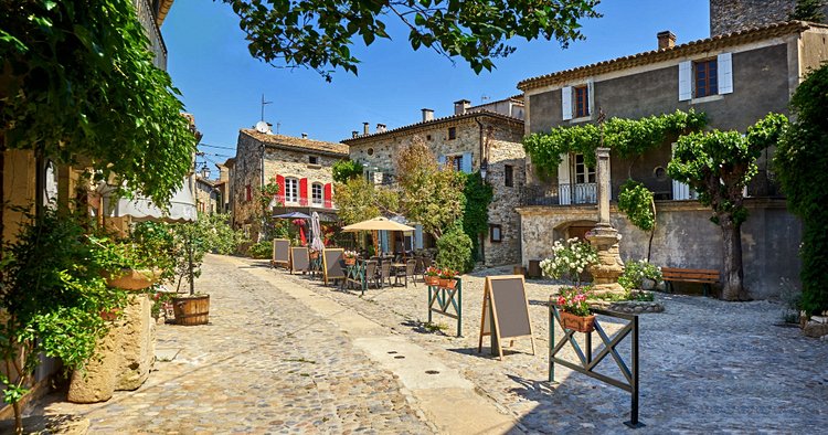 Le village d’Aiguèze, balcon sur l’Ardèche