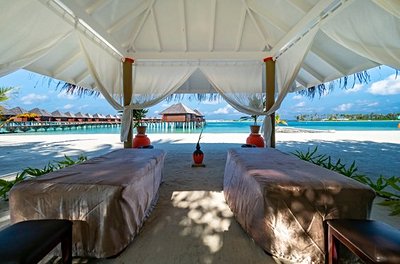 Bancs de massage sur la plage