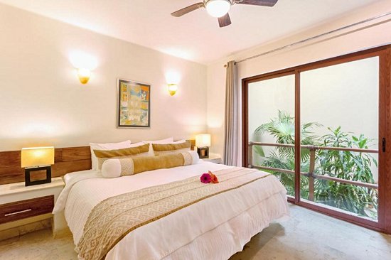 Maya Villa Condo Hotel and Beachclub