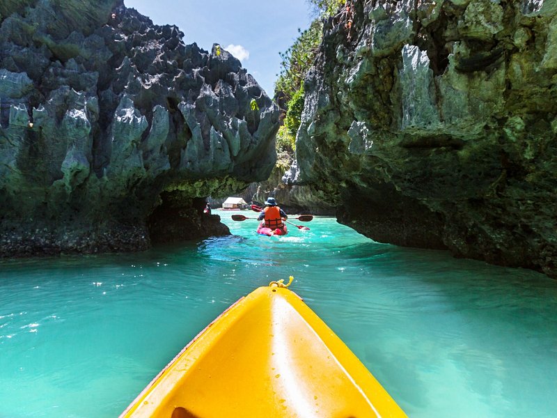 Glisser en kayak dans les lagons cachés