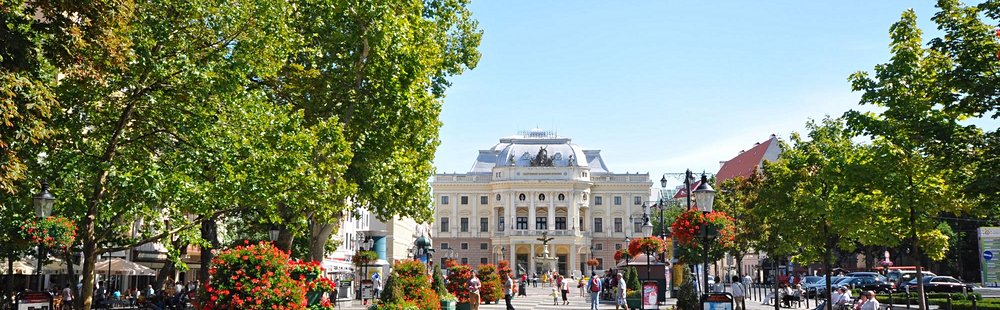 La promenade Hviezdoslavovo et le théâtre national de Slovaquie