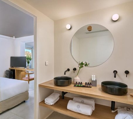 hôtel Adorno Beach Hotel and Suites 1
