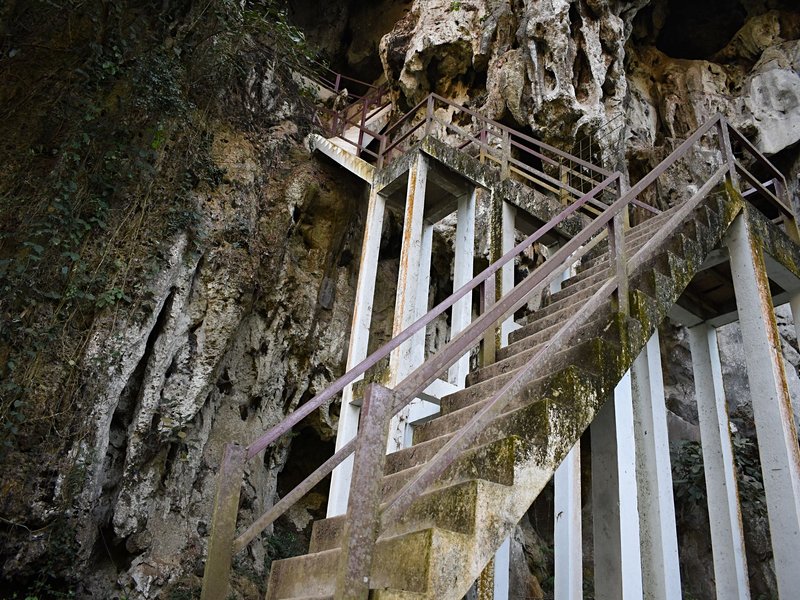 Grottes de Pha Tok
