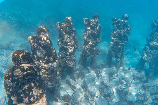 Les statues sous-marines de Nest