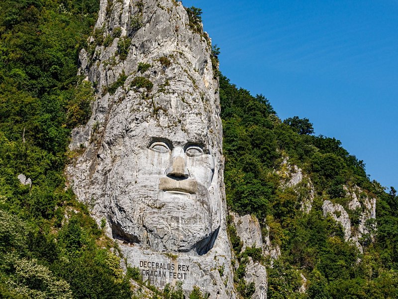 La sculpture de Décébal sur les bords du Danube