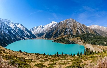 Le Grand Lac d'Almaty, véritable chef-d'œuvre de la nature.