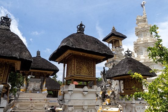 Visiter Pura Penataran Ped