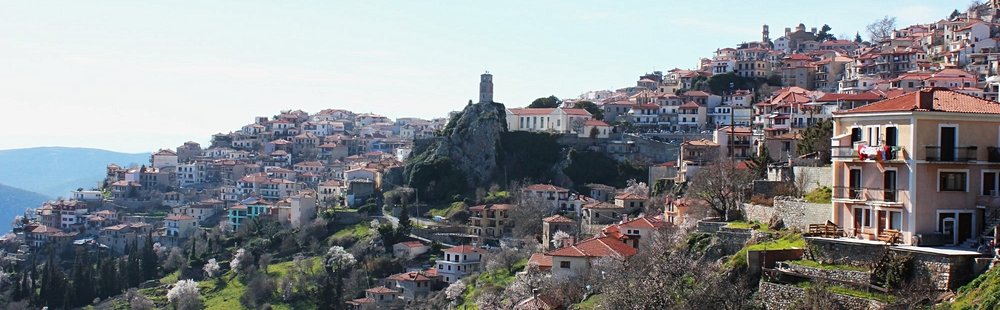 Le village d'Arachova et la ville de Delphes