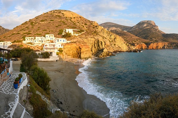 Les plages d'Agios Georgios, d'Agios Nikolaos et de Livadi