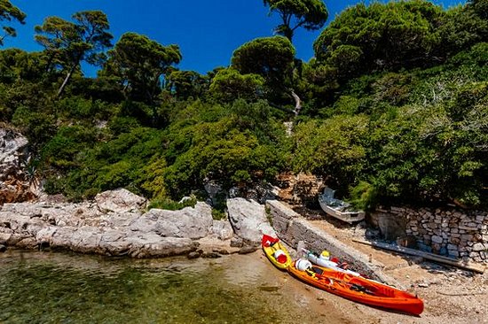 Découvrir l’île de Lokrum et ses secrets en kayak