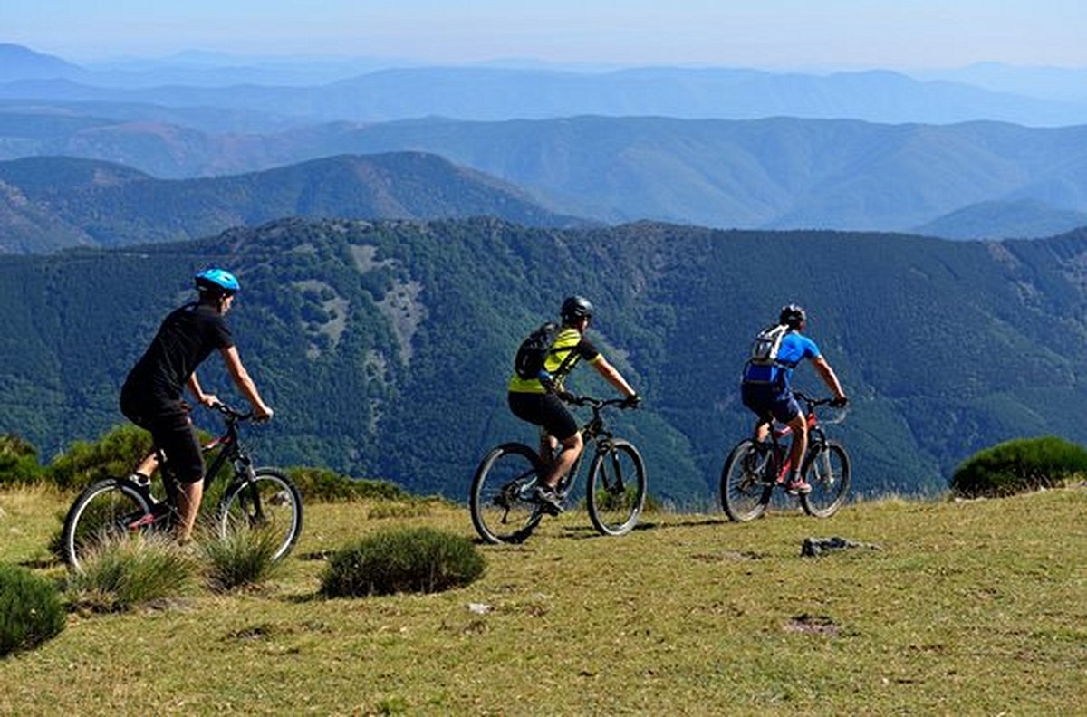 Pédaler en famille sur la voie verte ou pratiquer le VTT sur les sentiers