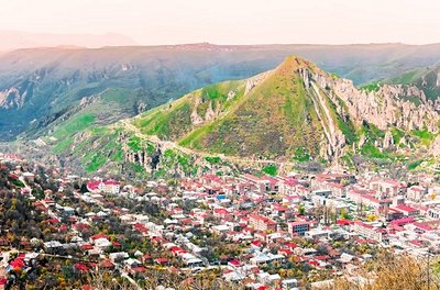 Vue depuis la colline du village de Goris