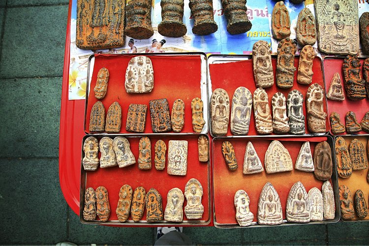 Le marché aux amulettes de Bangkok