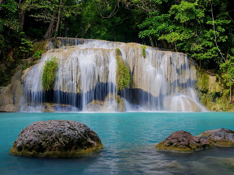 Admirer les chutes d'Erawan