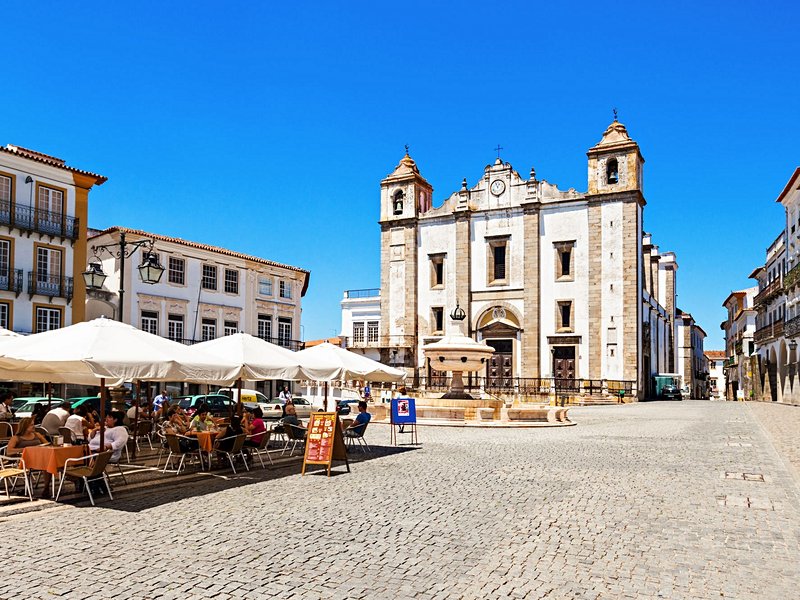 Évora