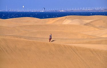 Les dunes de Maspalomas, un champ de dunes immense s’étendant face à l’océan. Somptueux !