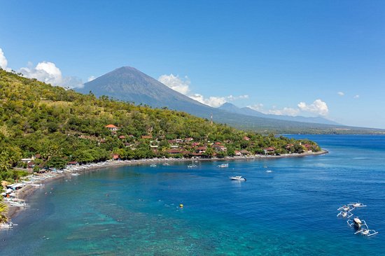 Jemuluk Beach