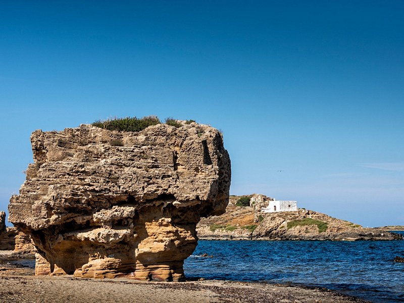 Le village de Molos et le cap Pouria