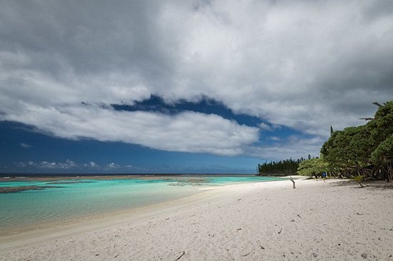 La plage de Cengéité à Maré