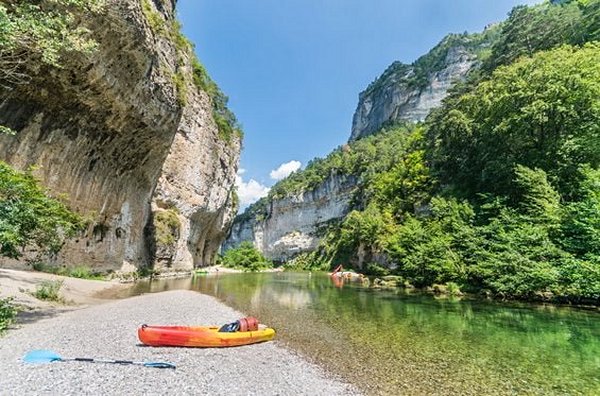 Descendre les gorges de l'Aveyron en canoë-kayak