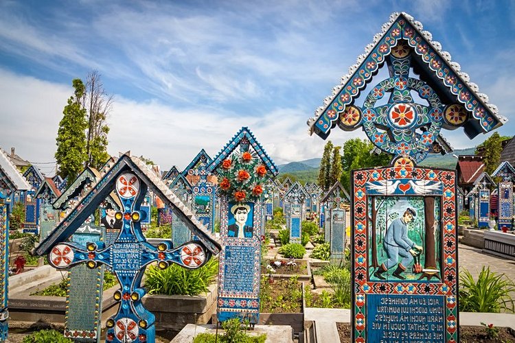 Le « joyeux » cimetière de Sapanta