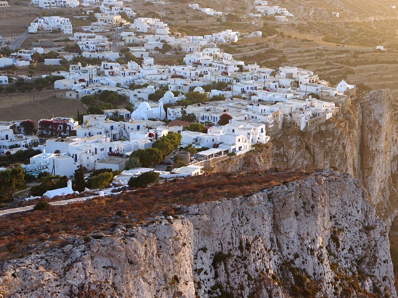 Chora la capitale, sur son éperon rocheux