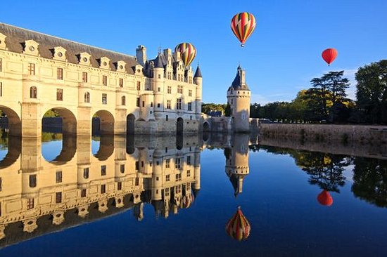 Survoler les châteaux en montgolfière
