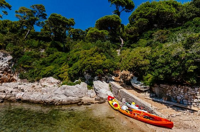 Découvrir l’île de Lokrum et ses secrets en kayak