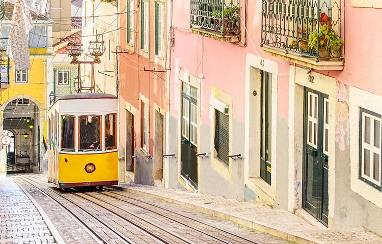 Le funiculaire de Glória à Lisbonne