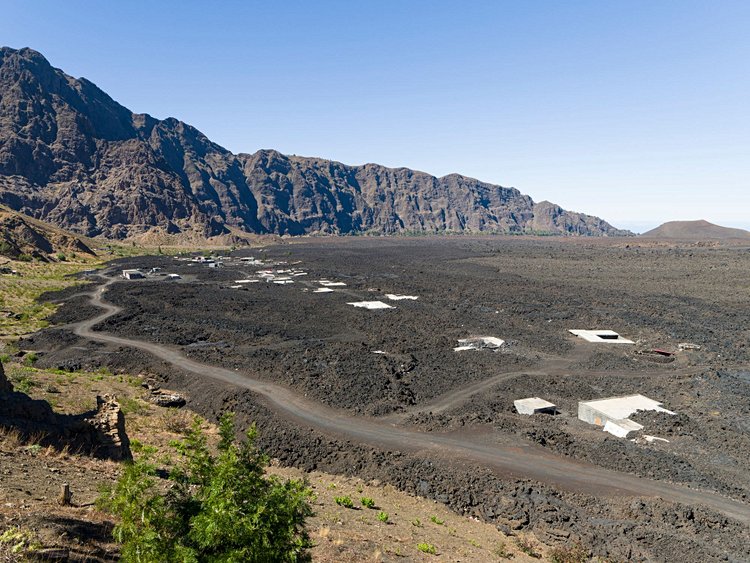 Les villages figés de Portela et Bangaeia