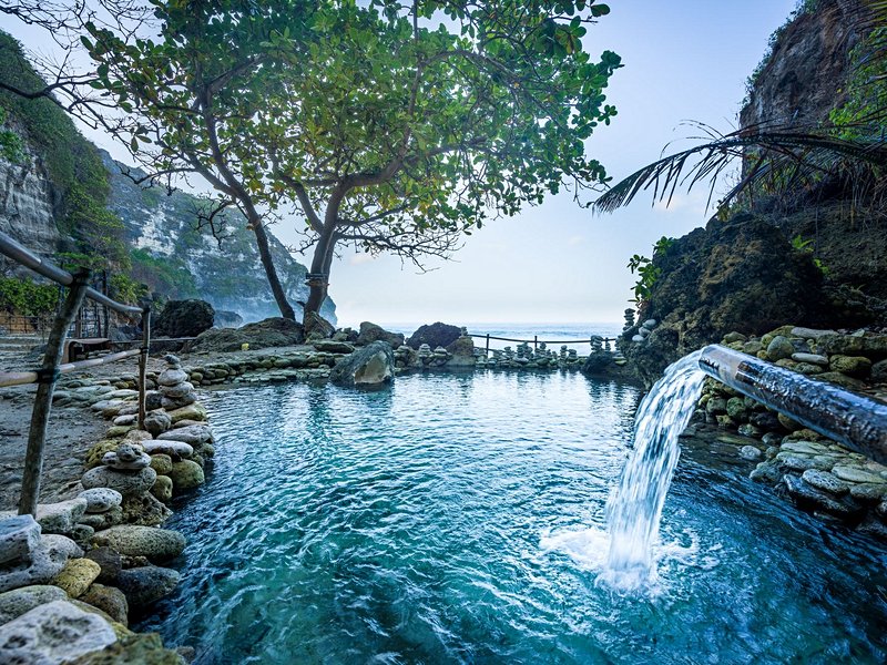Se baigner dans les piscines naturelles de Tembeling