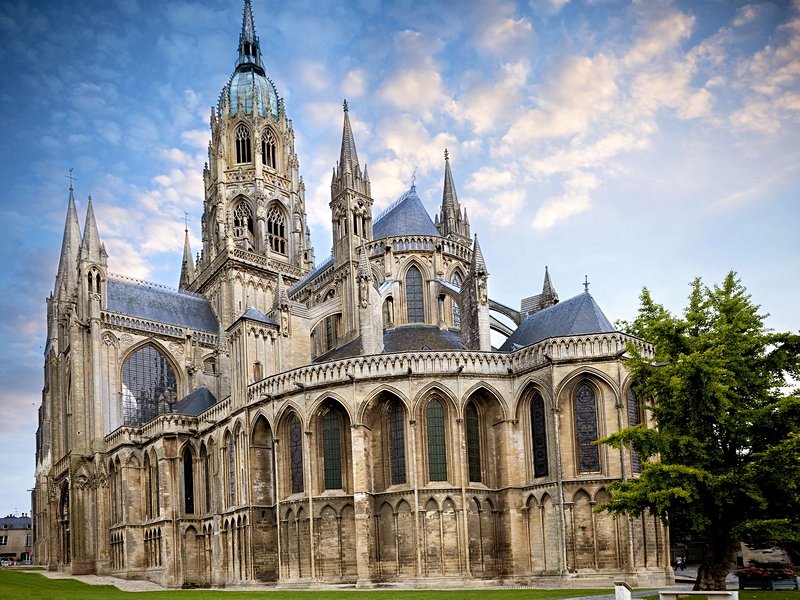 La tapisserie et la cathédrale de Bayeux