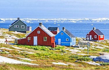 Maisons colorées au nord de la ville d'Ilulissat