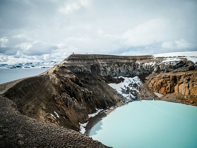 L'Askja : un volcan et son lac d'eau chaude