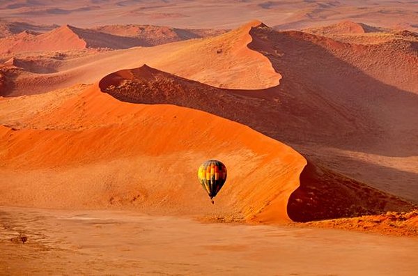 Survoler les dunes de Sossusvlei en montgolfière