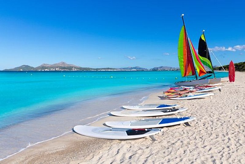 Découvrir les sports nautiques en Méditerranée