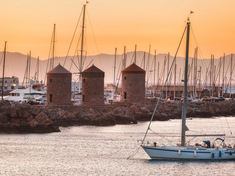 Le port de Mandraki