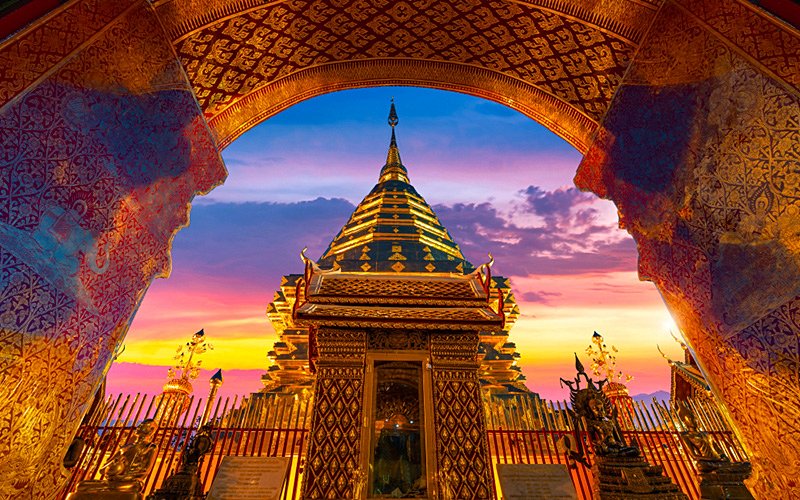 Prière des moines à Doi Suthep