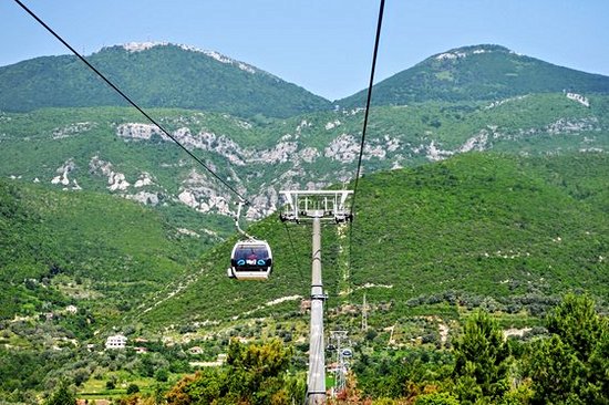 Monter à bord du plus grand téléphérique des Balkans