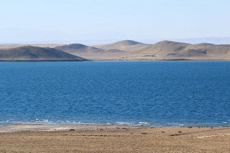 Les steppes du Kizil-Koum et le lac Aydar