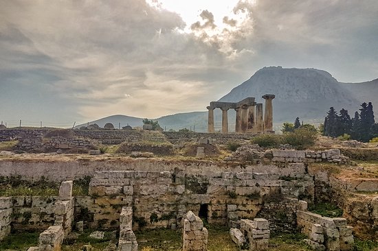 L'ancienne Corinthe, son agora et le temple d'Apollon