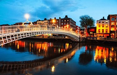 Le Ha'Penny Bridge, l'un des ponts les plus célèbres de Dublin