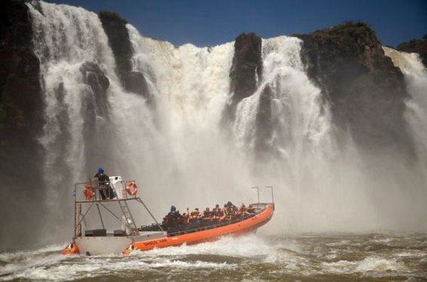 Visiter les Chutes d’Iguazu en bateau
