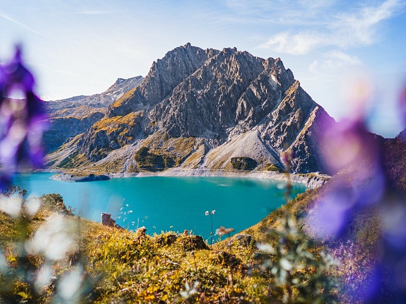 Le lac alpin de Lün